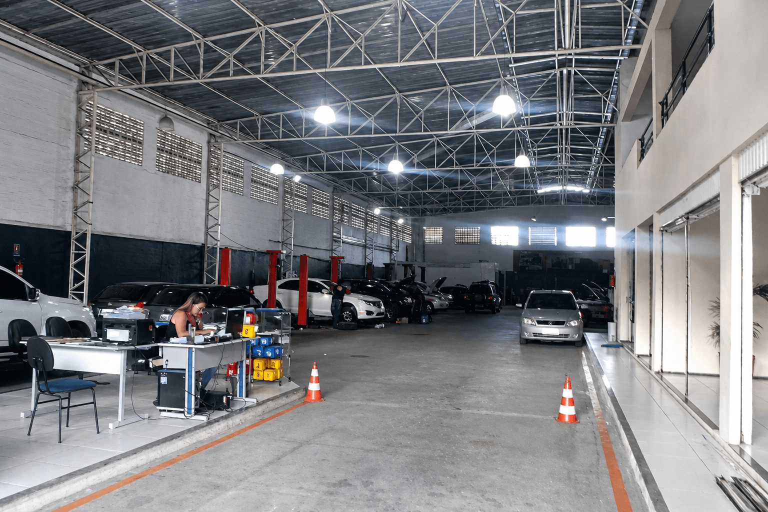 Interior da oficina Ed Car Service Quixadá